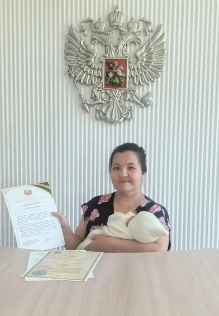 В Абакане зарегистрировали рождение 1500-го ребенка 2026 года. Юбилейным ребенком стала...