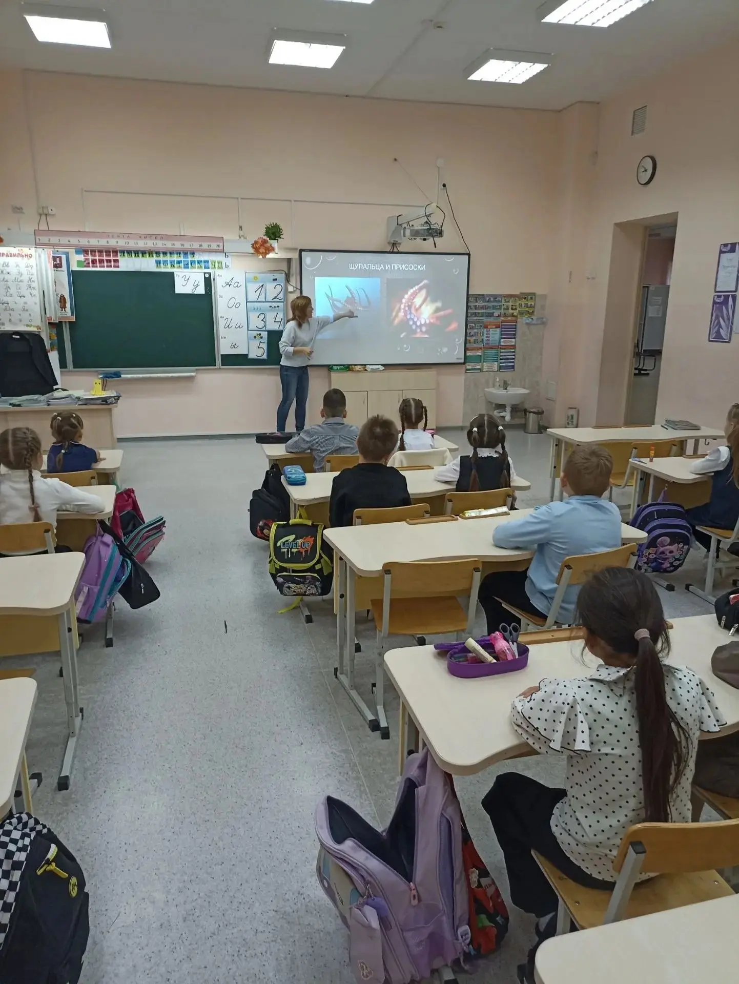 8-го октября во Всемирный день осьминога в 1А классе (классный руководитель Резаева Ине...