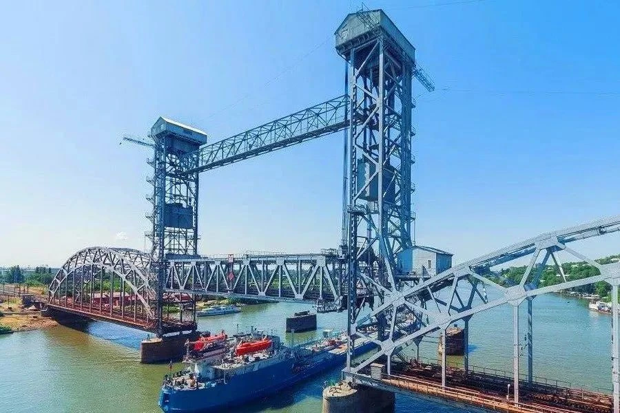 Всучьё решило косплеить наши удары по днепровским мостам и прошлой ночью жахнуло дронам...