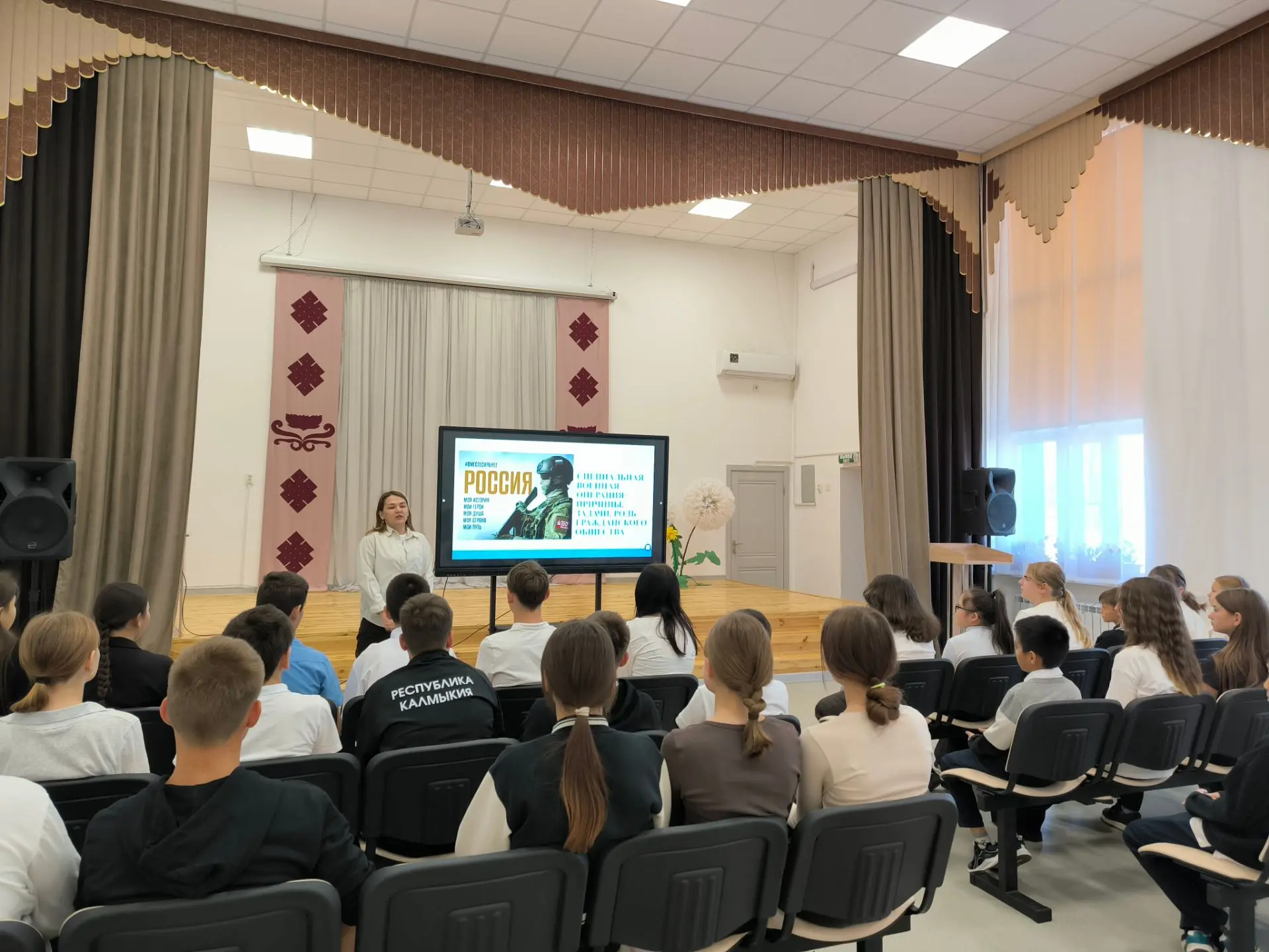 В рамках месячника "Туризм в школе"  7 октября руководитель музея Джамбинова Н.С. прове...