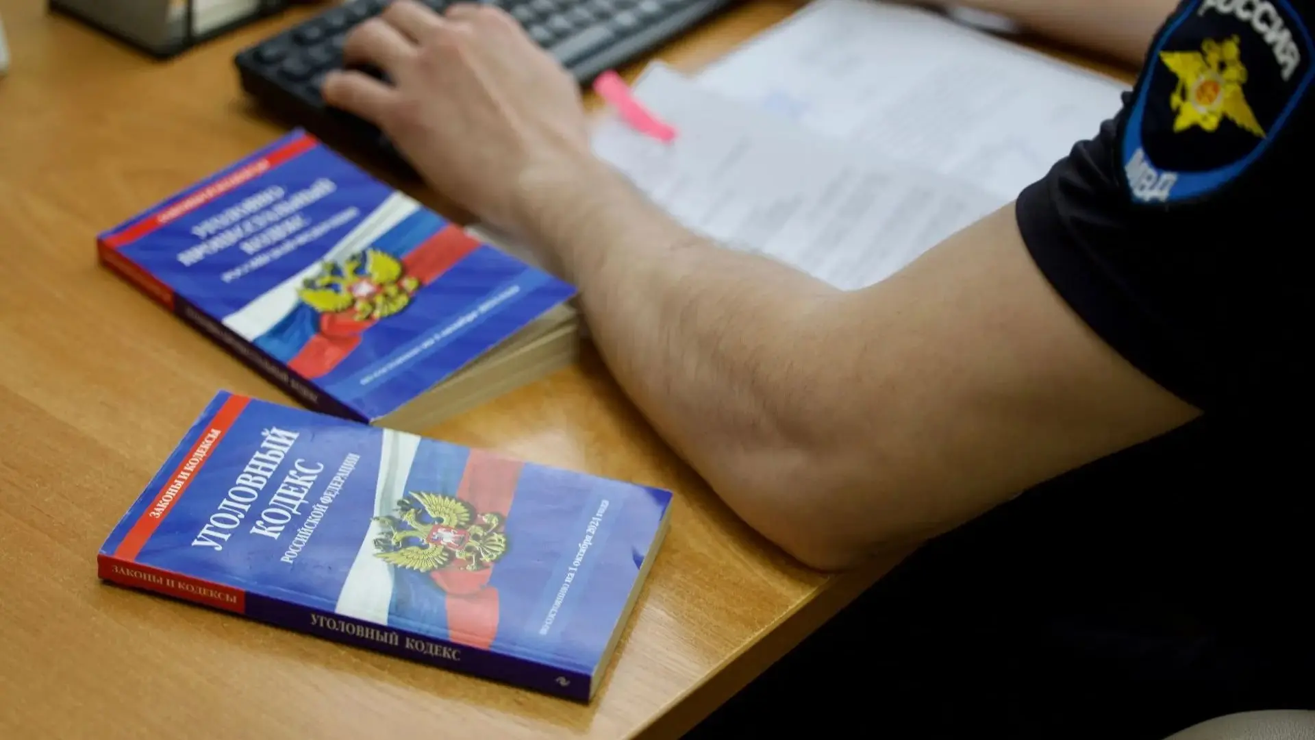 В Новочеркасске пенсионер нашел карту 19-летнего парня и потратил 3,5 тысячи рублей