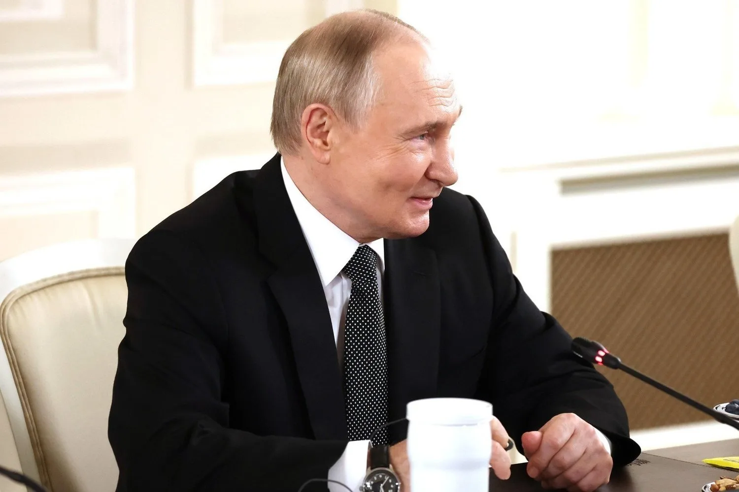 Путин провел телефонный разговор с папой римским Львом XIV