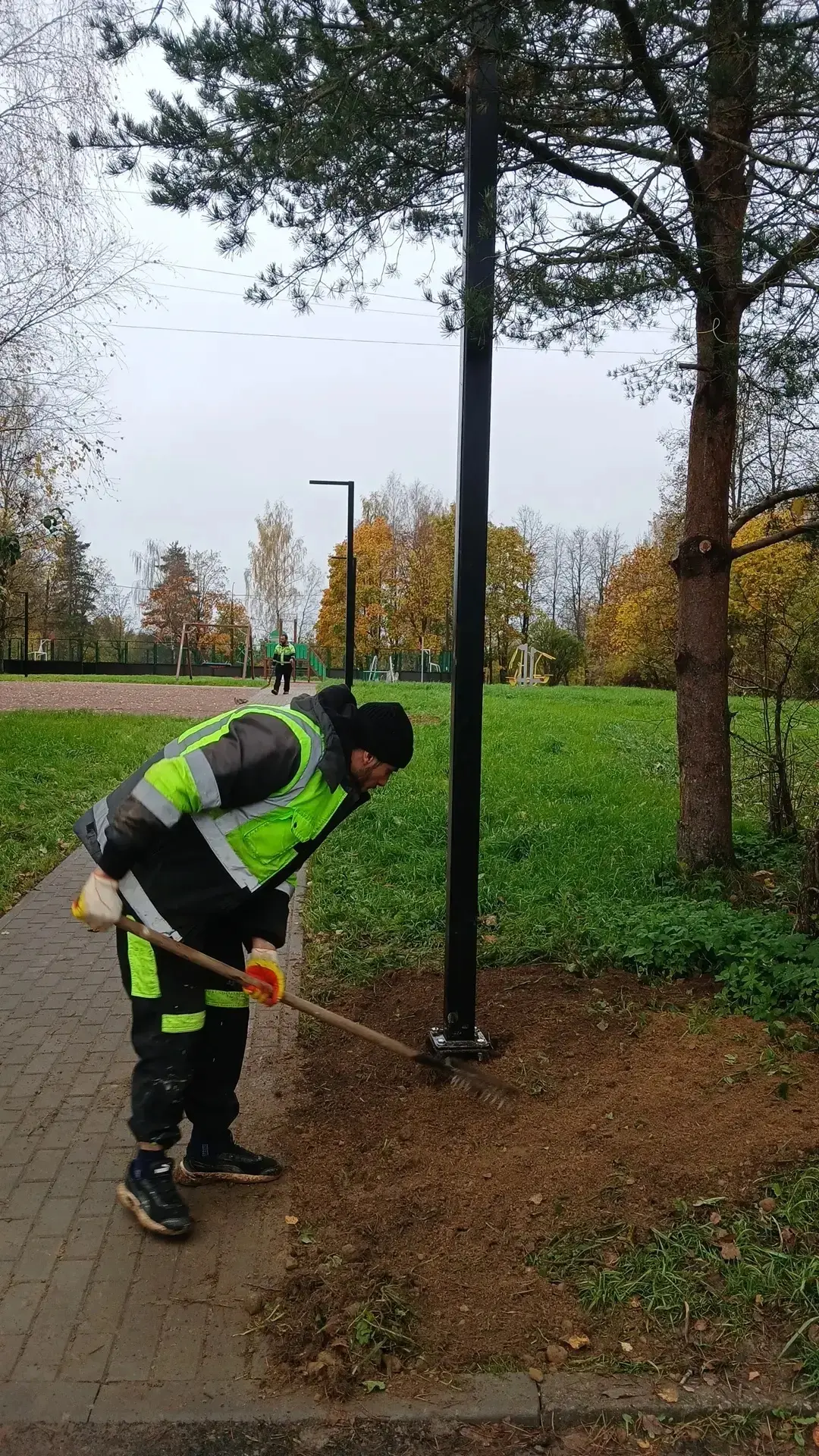 💡 Во дворе на ул. Юбилейной, 28 устанавливают освещение