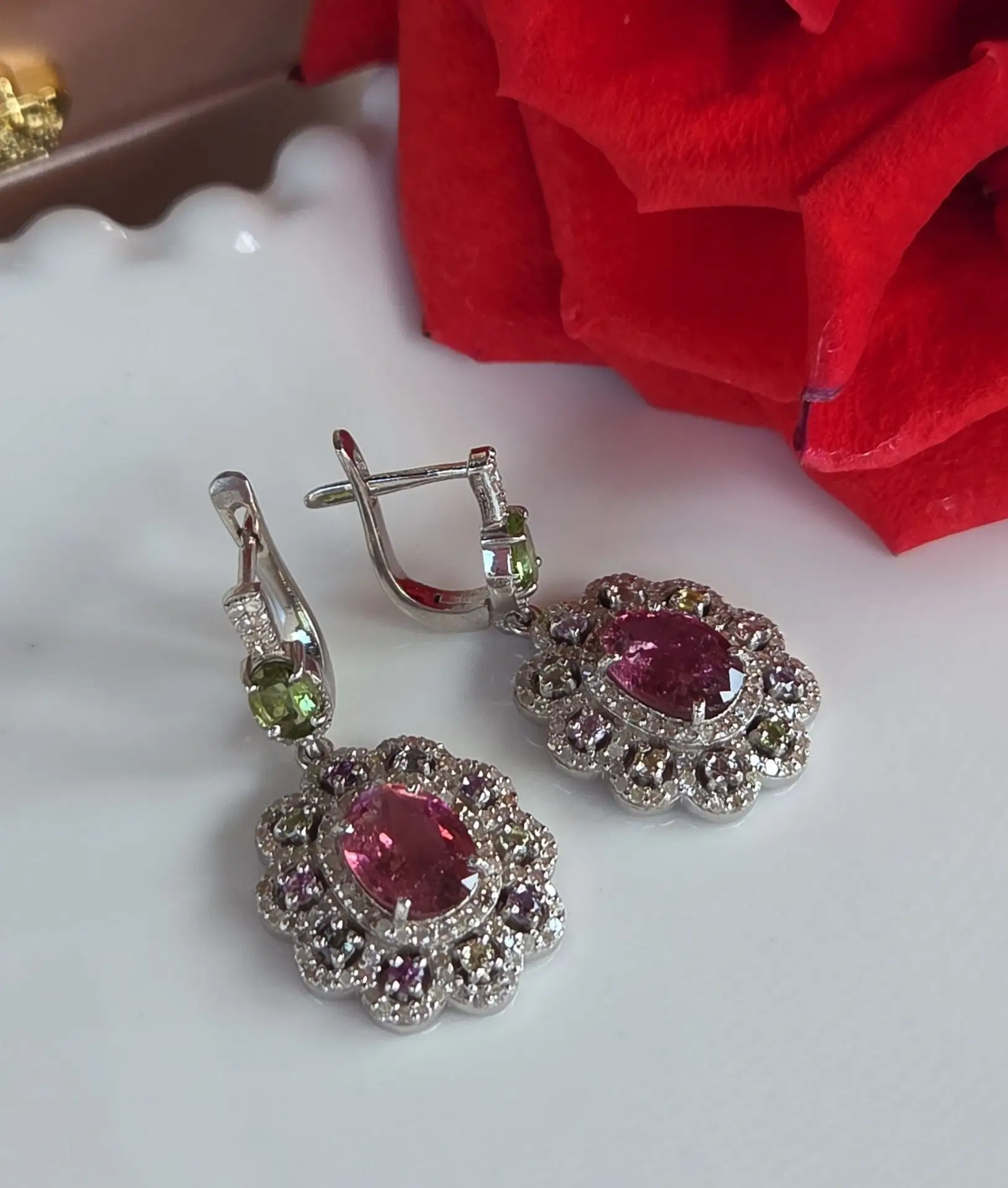 Изящные серьги с турмалинами, сапфирами и бриллиантами!😍