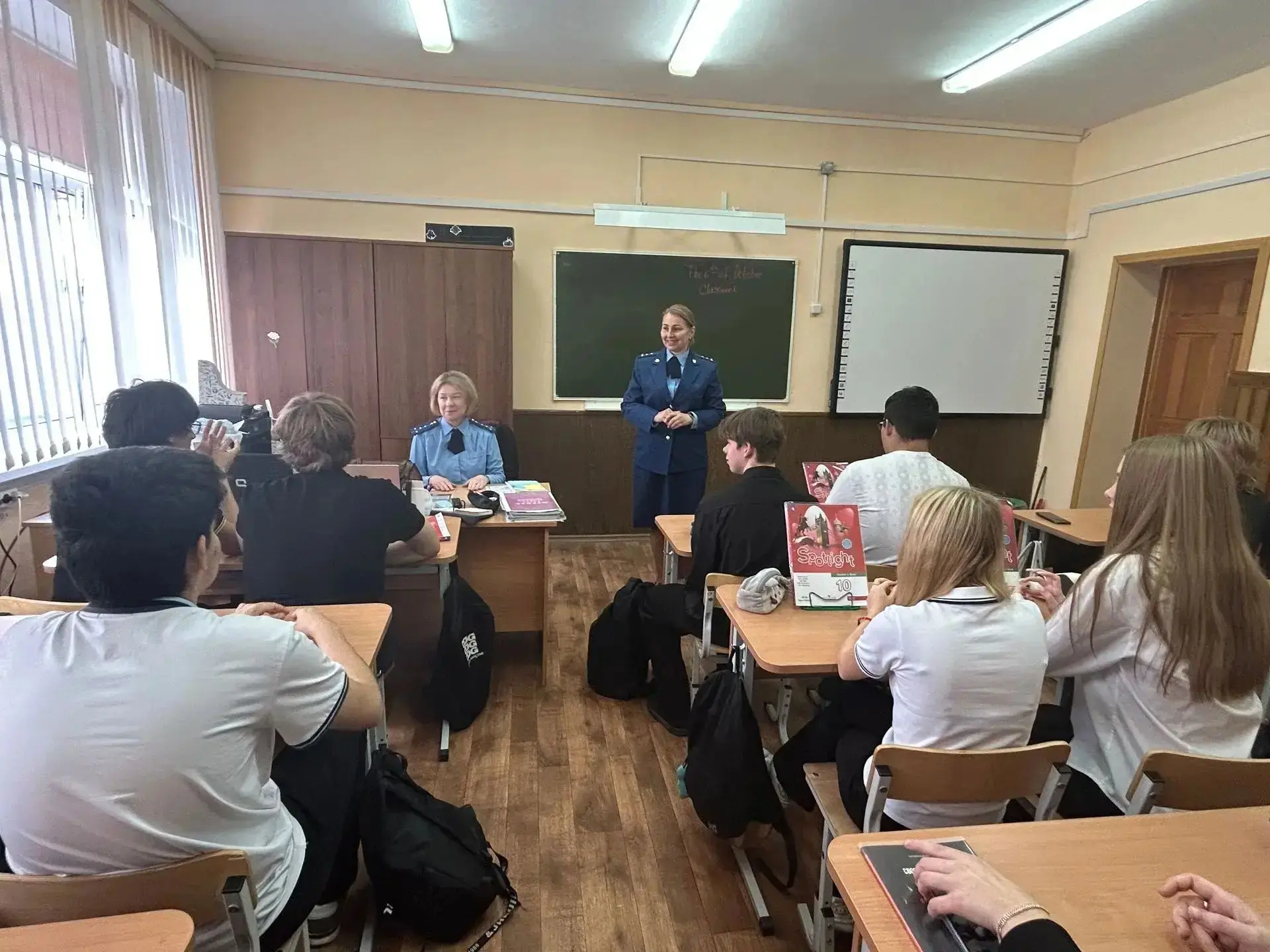 И.о. начальника отдела кадров прокуратуры Магаданской области Ольга Коваль и старший пр...