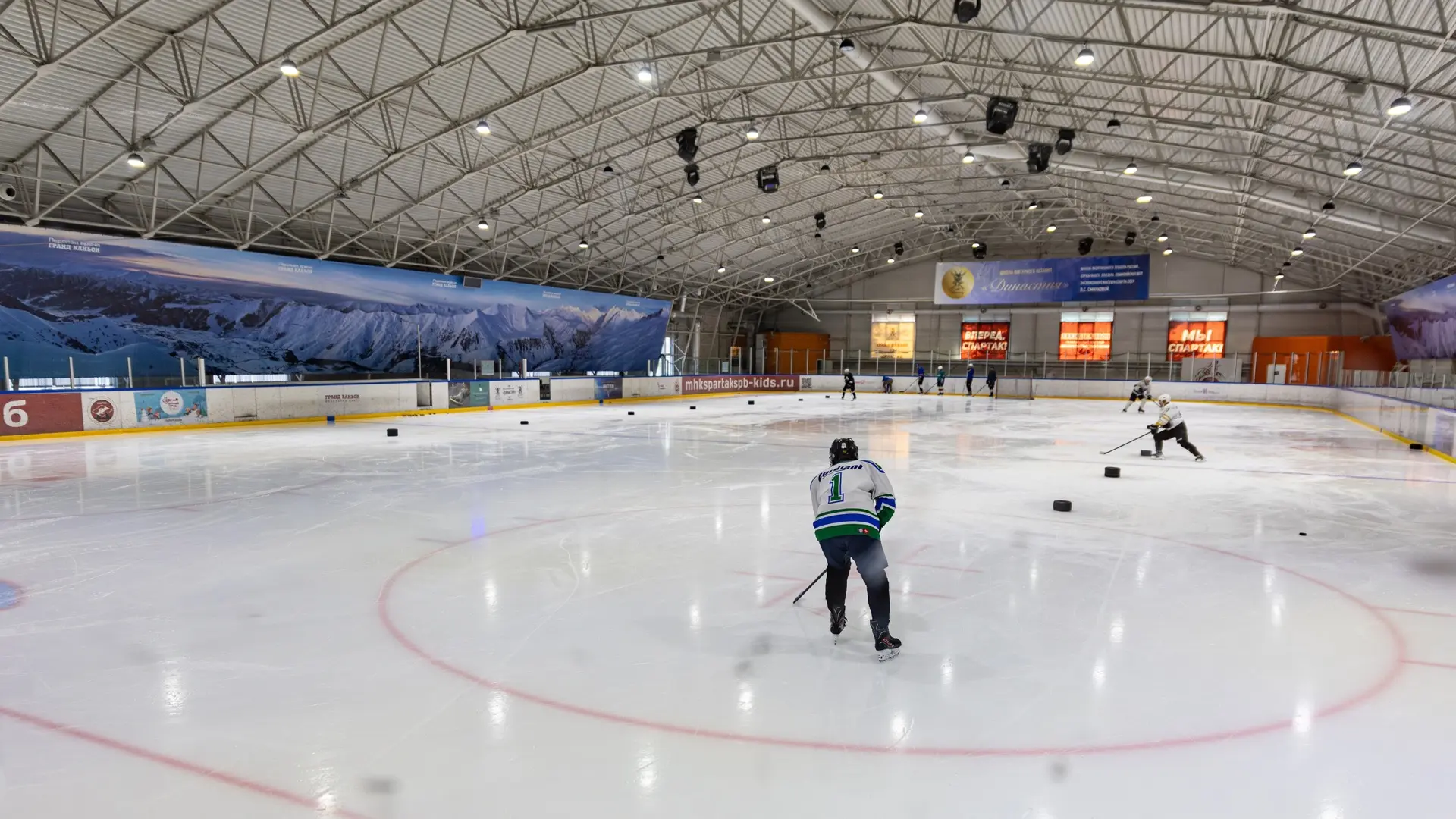 🏒На ледовой арене торгово-развлекательного комплекса «Гранд Каньон» состоялась открыта...