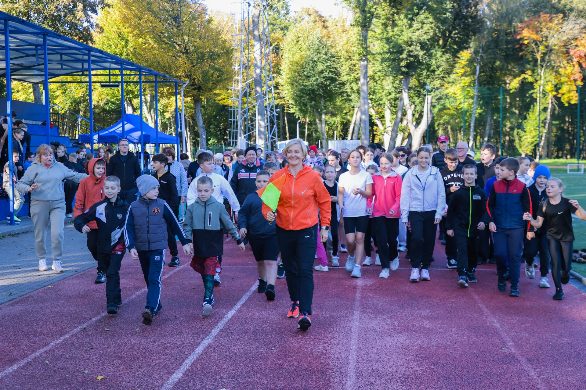 🏃 Прогулка с пользой для здоровья — именно так провели время жители Гурьевска, присоед...