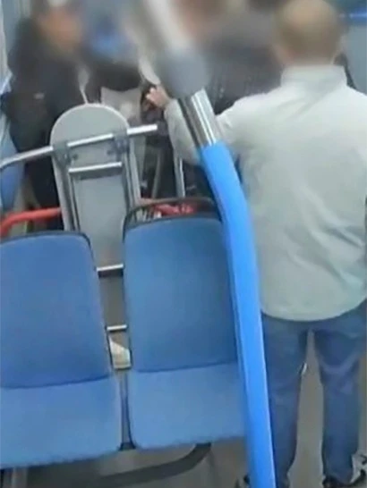 В Ярославле мужчина в автобусе угрожал ножом подростку