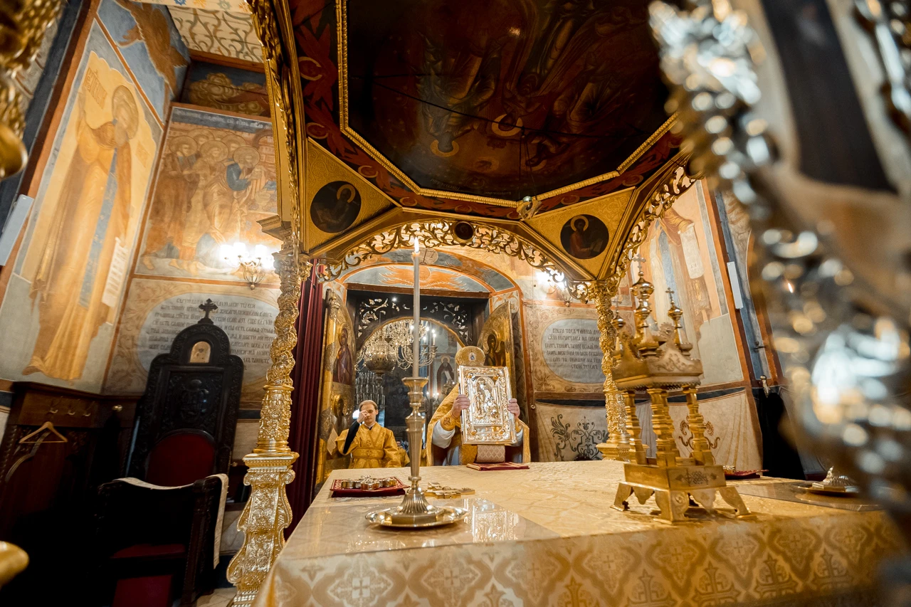 Делимся с вами кадрами Литургии в Успенском соборе 🙏