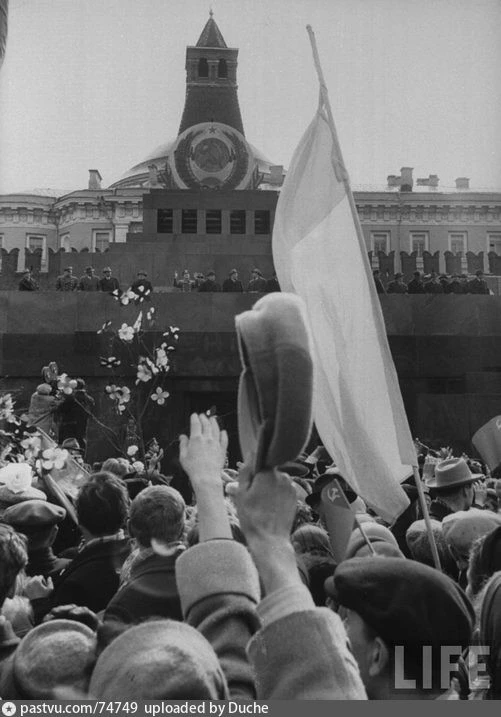 Торжественную встречу Гагарина в Москве поначалу не планировали. Участие руководства ст...
