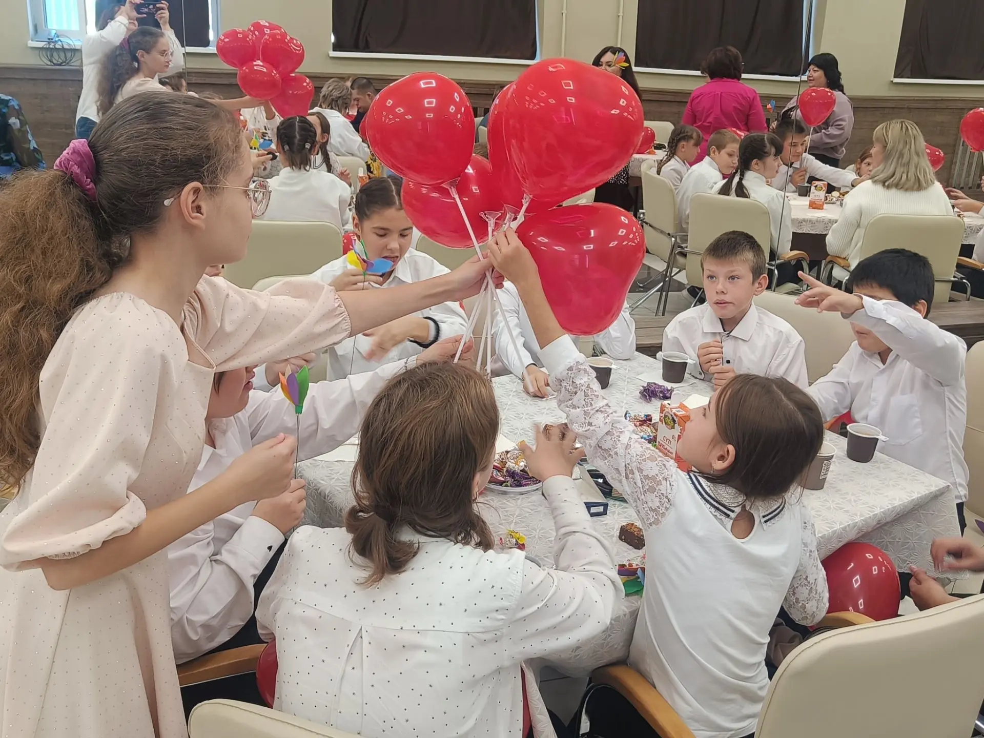 🎭 «Вместе мы сможем больше!»: в п.  Домбаровский прошёл районный фестиваль творчества ...