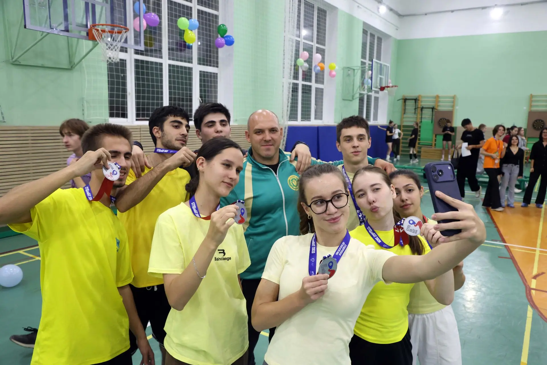 ⚡️Первокурсники сразились за звание самого спортивного факультета