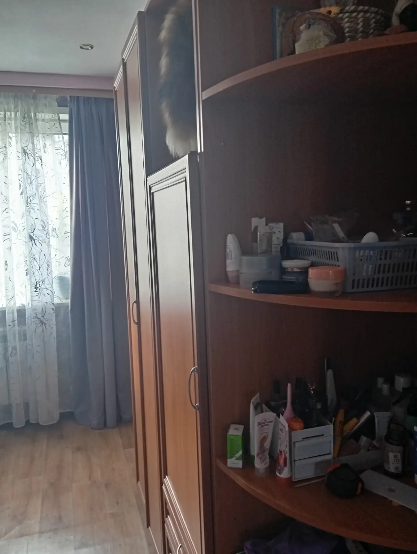 Отдам даром шкаф ,сами разбираете и вывозите ,забирать до вторника Черепанова 18 ,пишит...