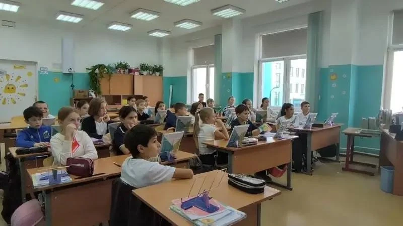 🎒 Активисты провели уроки финансовой грамотности в школе