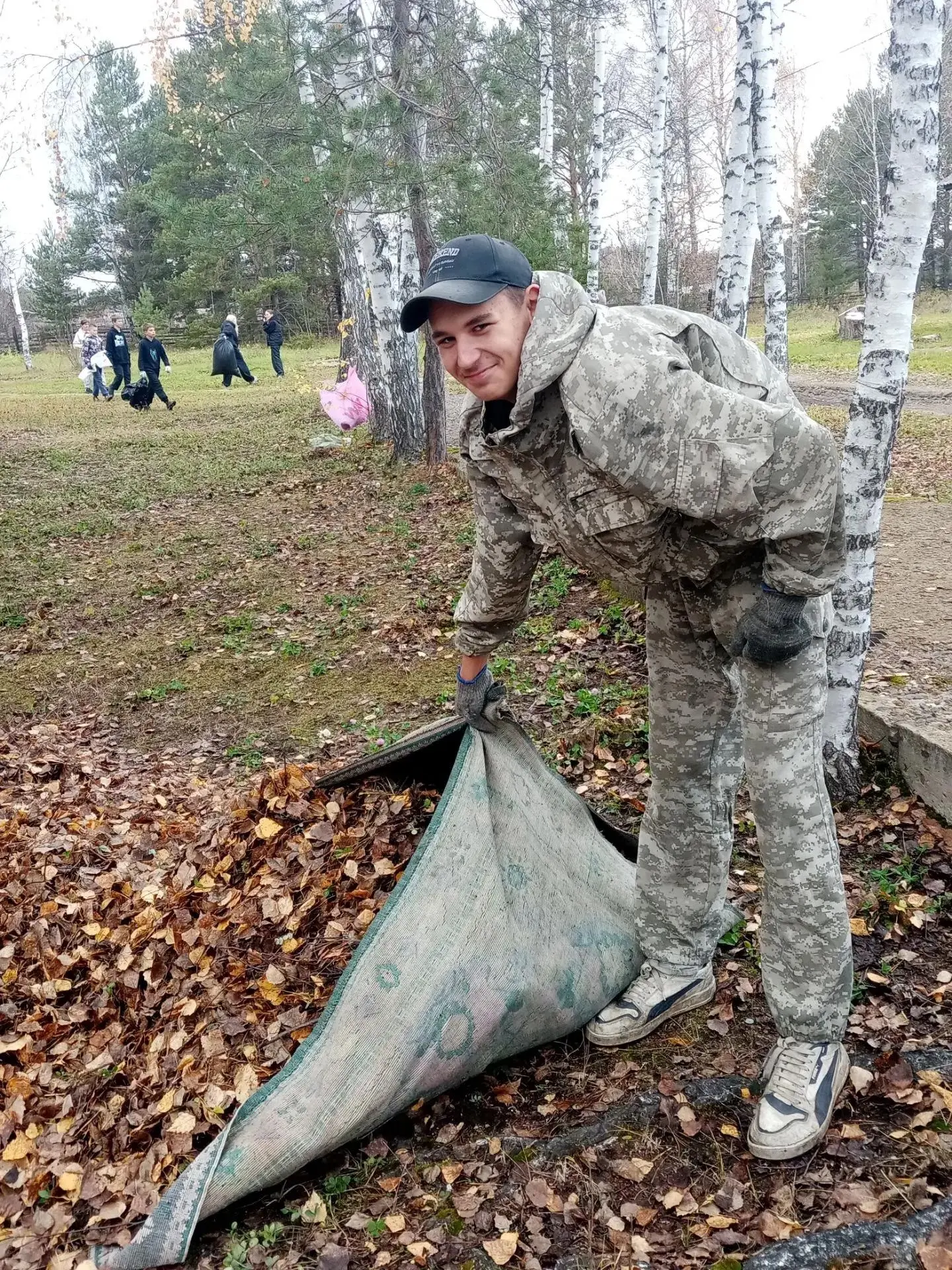 Субботник в Берёзовской школе: больше, чем уборка 🍂