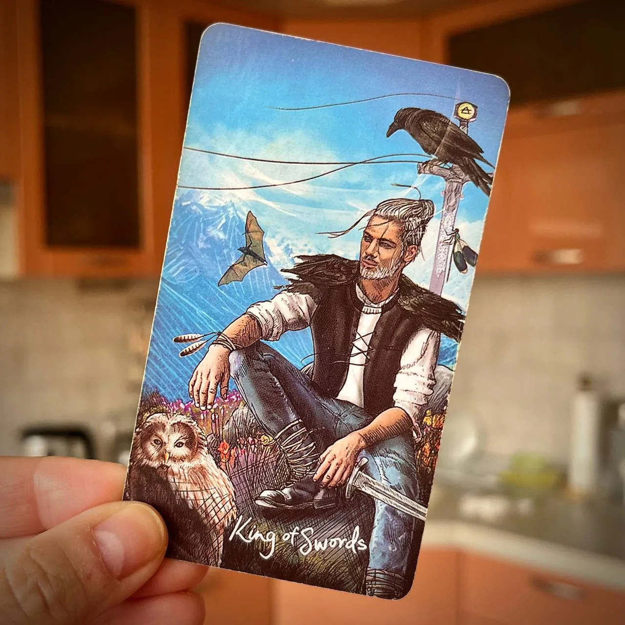 КАРТА ДНЯ — КОРОЛЬ МЕЧЕЙ 🗡 из Таро Светлого Провидца