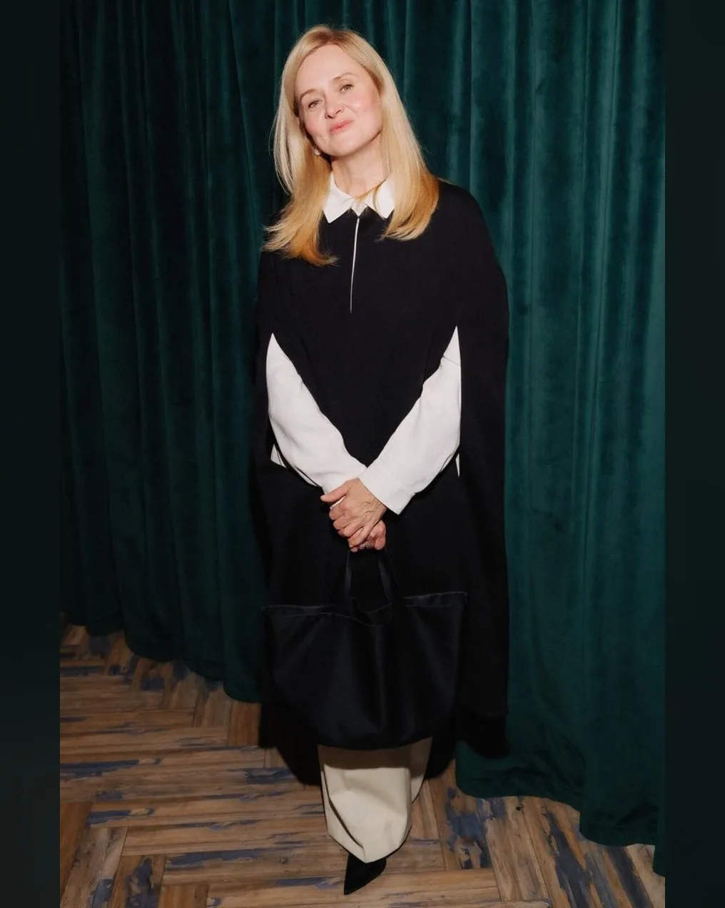 😘Анна Михалкова с мужем Альбертом Баковым и детьми на премьере сериала «Полураспад», к...