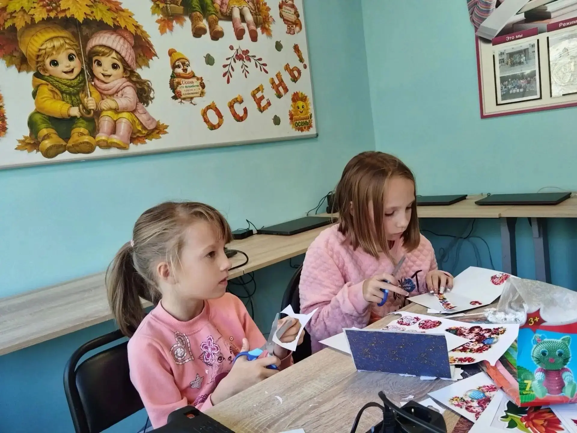 🧑‍🏫 В преддверии Дня учителя в нашем центре состоялся творческий мастер-класс по изго...