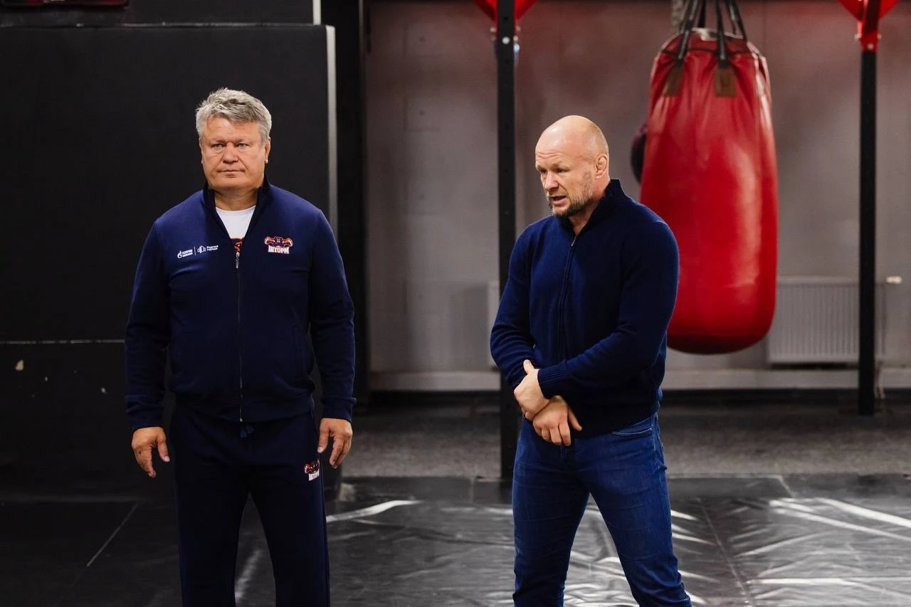 Первый чемпион UFC из России Олег Тактаров провел мастер-класс для воспитанников школы ...