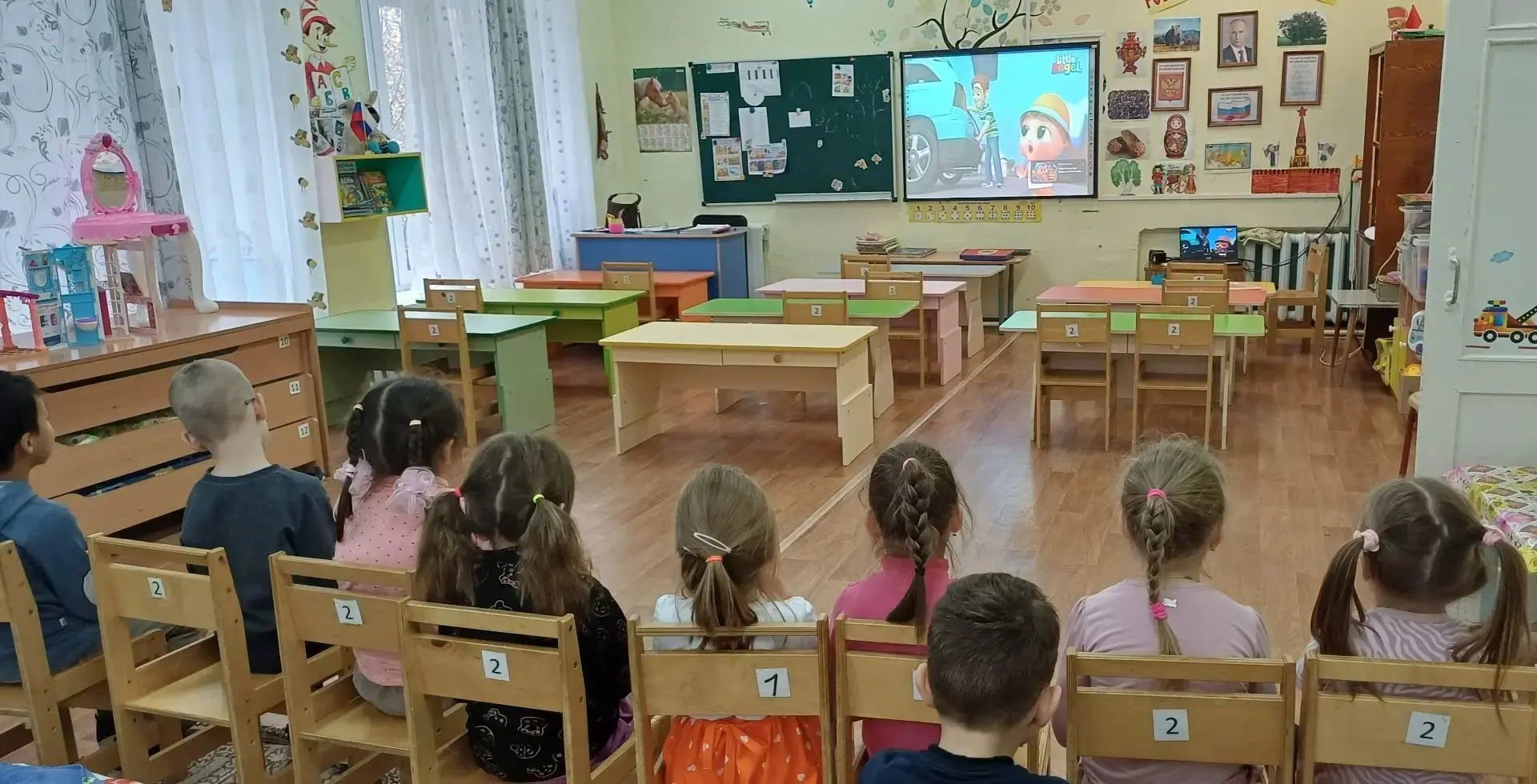 Ко Дню отца со старшей группой поговорили о папах. Дети с радостью рассказывали о своих...