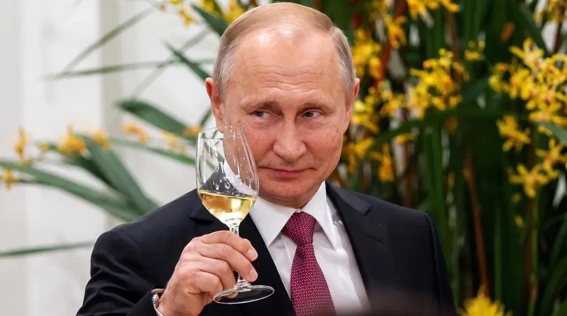 В сети стартовал главный праздничный флешмоб дня 🥂