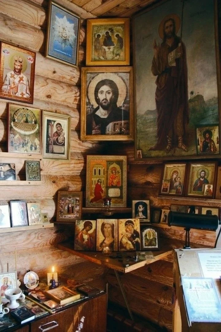Постное голодание одним телом, без духа и теплоты сердца, развивает в человеке гораздо ...