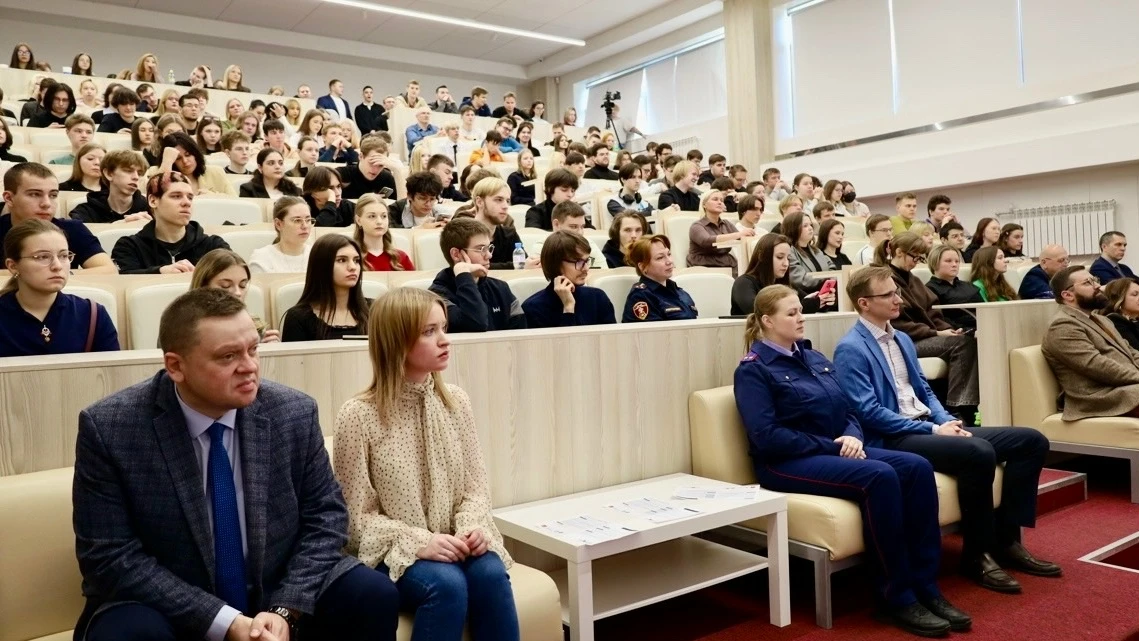Студенты МАУ за два дня форума «Арктический плацдарм — 2026» прошли путь от экспертных ...