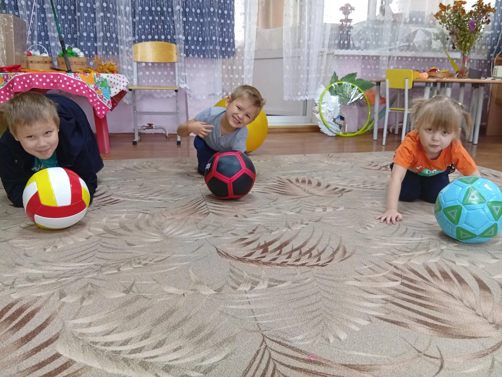 МОЙ ВЕСЕЛЫЙ, ЗВОНКИЙ МЯЧ