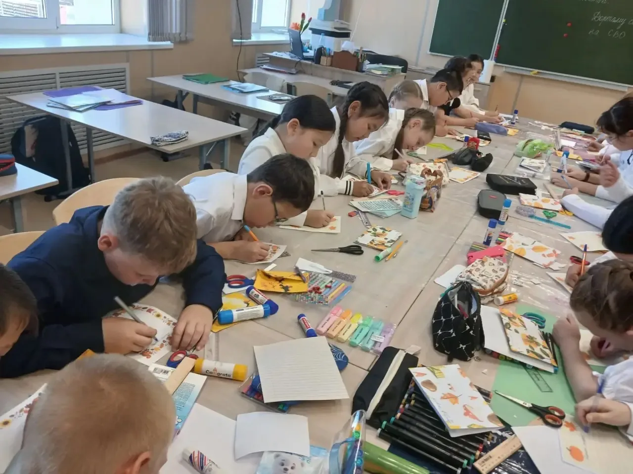 📝 Письма добра: ученики 4А и 3Б классов поддержали наших защитников