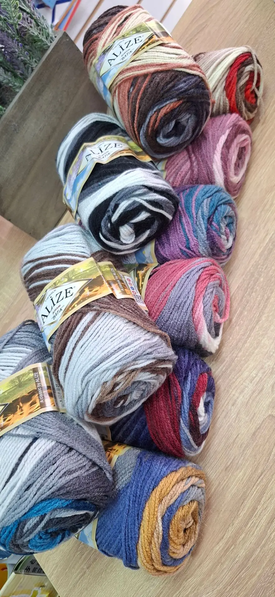 🧶Пряжа Alize Burcum Batik — это универсальный материал для вязания, который подходит к...