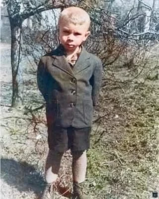 Простой деревенский мальчишка - Юрий Гагарин.