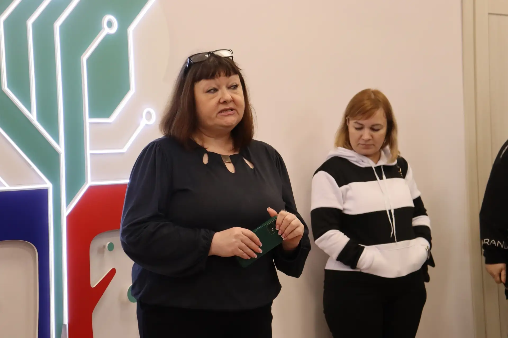 ​📚 Не «тишина в зале», а крутой бренд: перенимать опыт салдинской библиотеки приехали ...