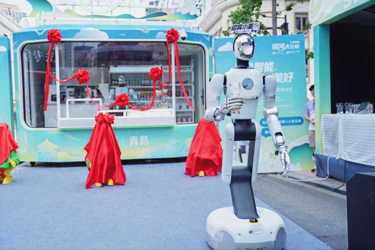 🤖 Роботы из Циндао: от официантов на пивном фестивале до умных консьержей