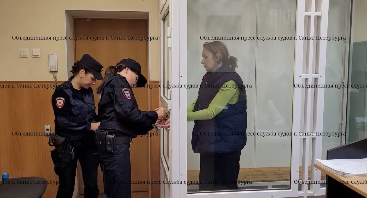 Напоила 12-летнего сына уксусом и ушла: в Петербурге мать обвиняют в покушении на убийство