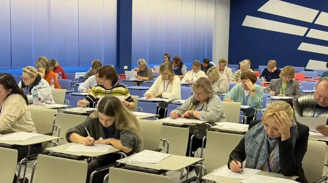 Сам себе выпускник: более 4 тысяч учителей Подмосковья сдали пробный ЕГЭ