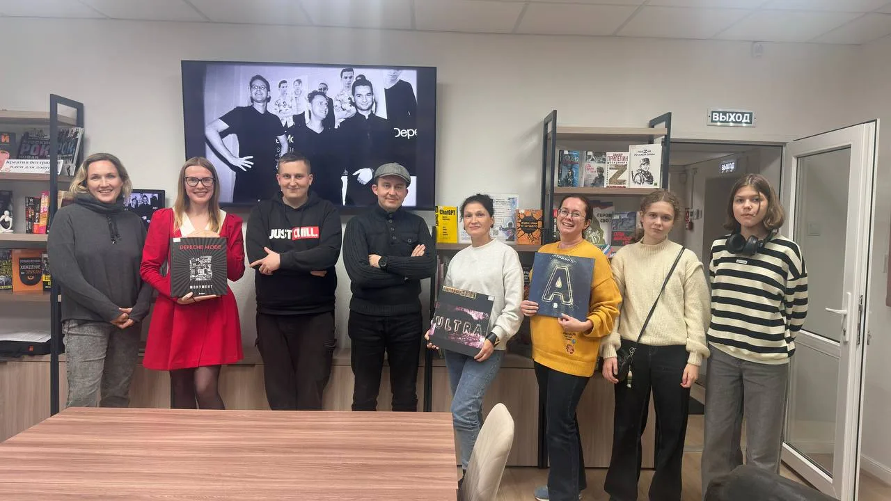 Мало кто умеет так сочетать электронику, синти-поп, рок-драйв и глубокую меланхолию, ка...