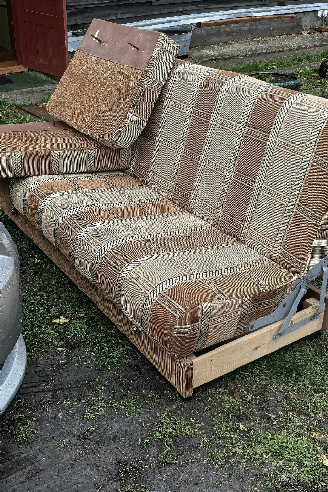 Продам диван.