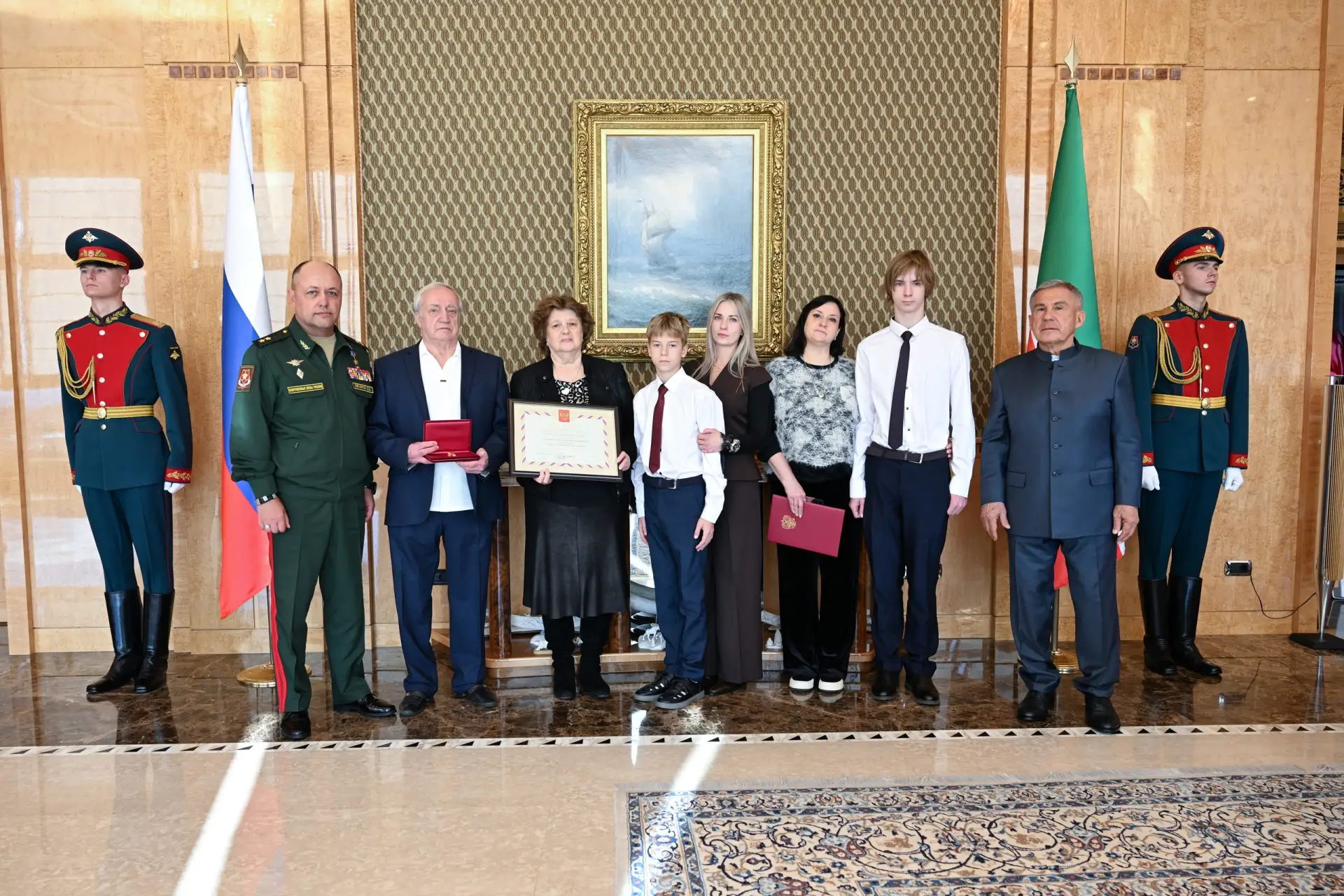 🎖 Золотую Звезду Героя России вручили семье татарстанца, лейтенанта медицинской службы...