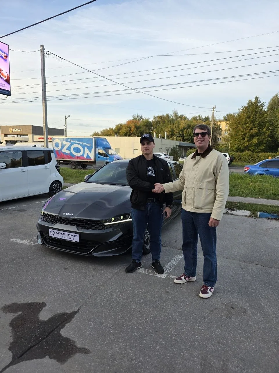 Счастливые клиенты со своими новыми автомобилями 😍