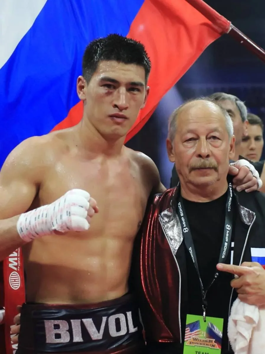 ⚡️ Тренер чемпиона мира по версиям WBA, WBO, IBF в полутяжёлом весе россиянина Дмитрия ...