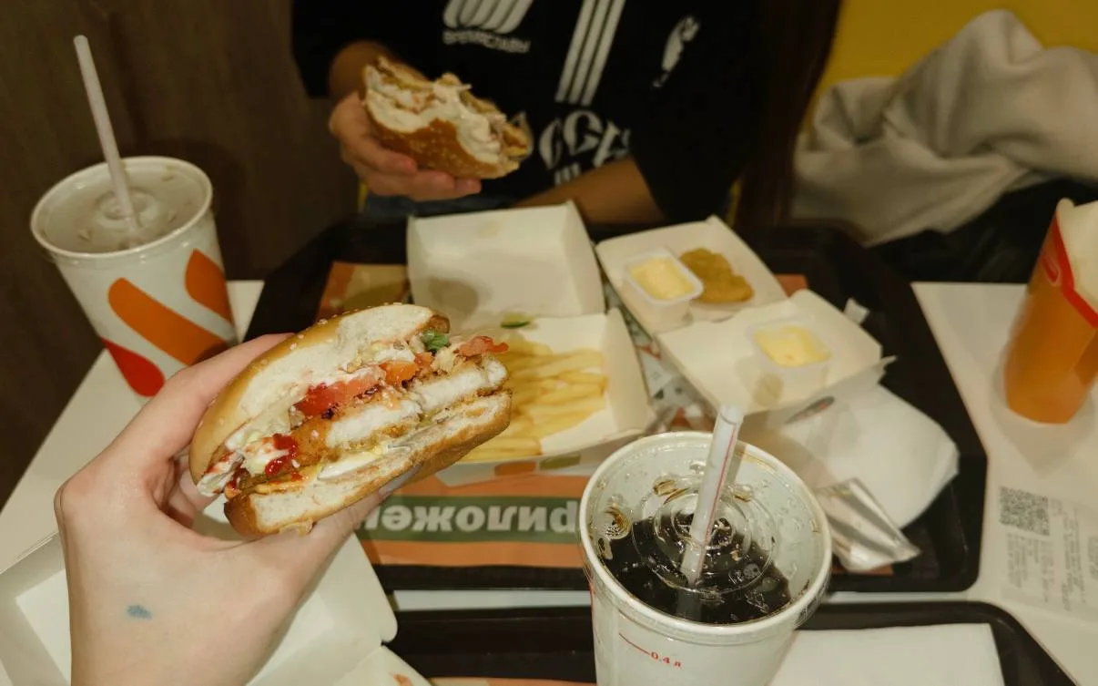 После пробежки , немного 🤏 отдыхаем дома и идем гулять с подружкой 🤌