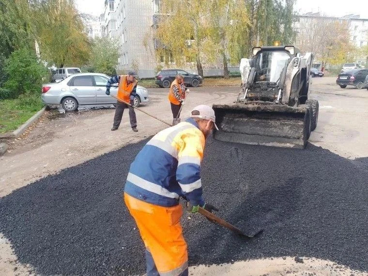 Глава Ульяновска поручил дорожникам активнее ремонтировать тротуары и благоустраивать м...