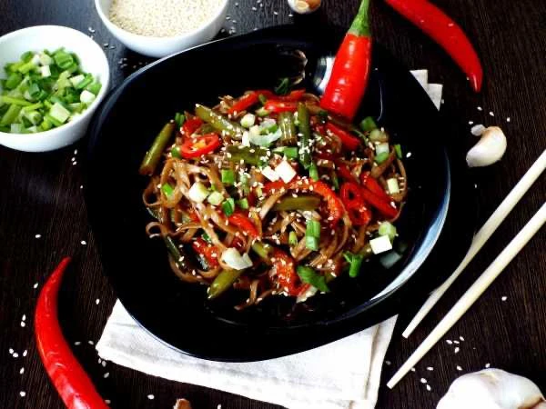 🍜 Лапша вок с фасолью (стручковой) и овощами