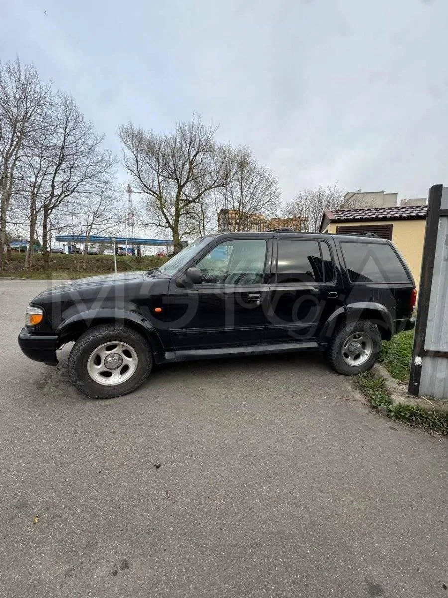 ** Автомобиль Ford Explorer 1998 г. выпускает интерес у любителей внедорожников, однако...