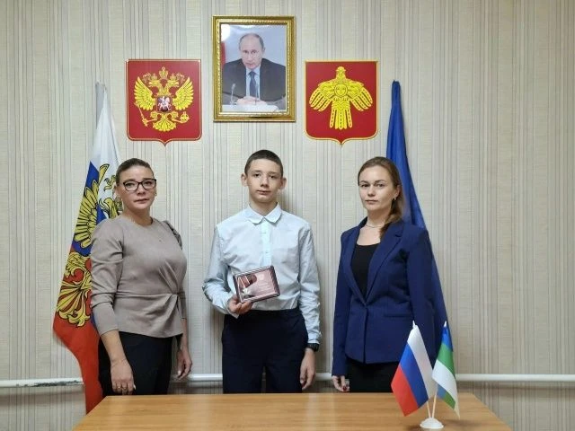 В посёлке Новый Бор вручили орден Мужества сыну погибшего героя
