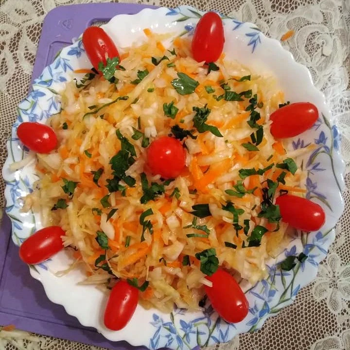 Лёгкий салат из капусты с морковью