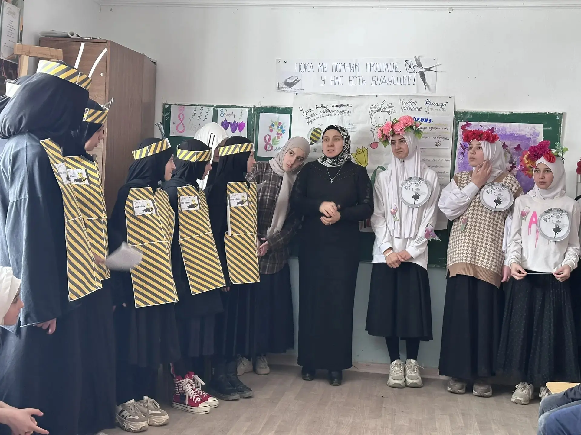 Весеннее настроение: в школе прошли мероприятия к 8 Марта