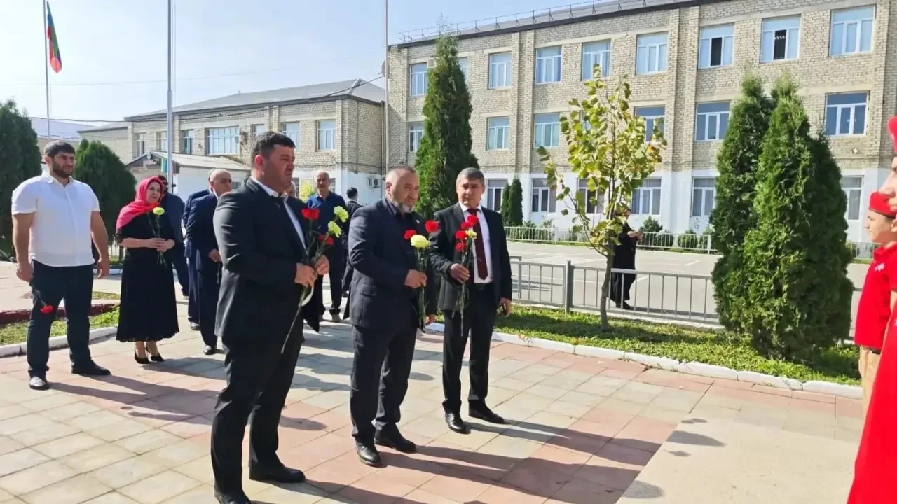 Завершилось мероприятие возложением цветов к памятнику Героя Советского Союза Юсупа Ака...