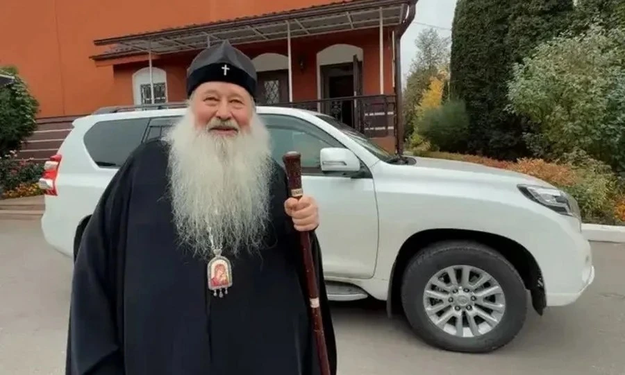 🚙 Митрополит Тихон передал в зону СВО личный внедорожник