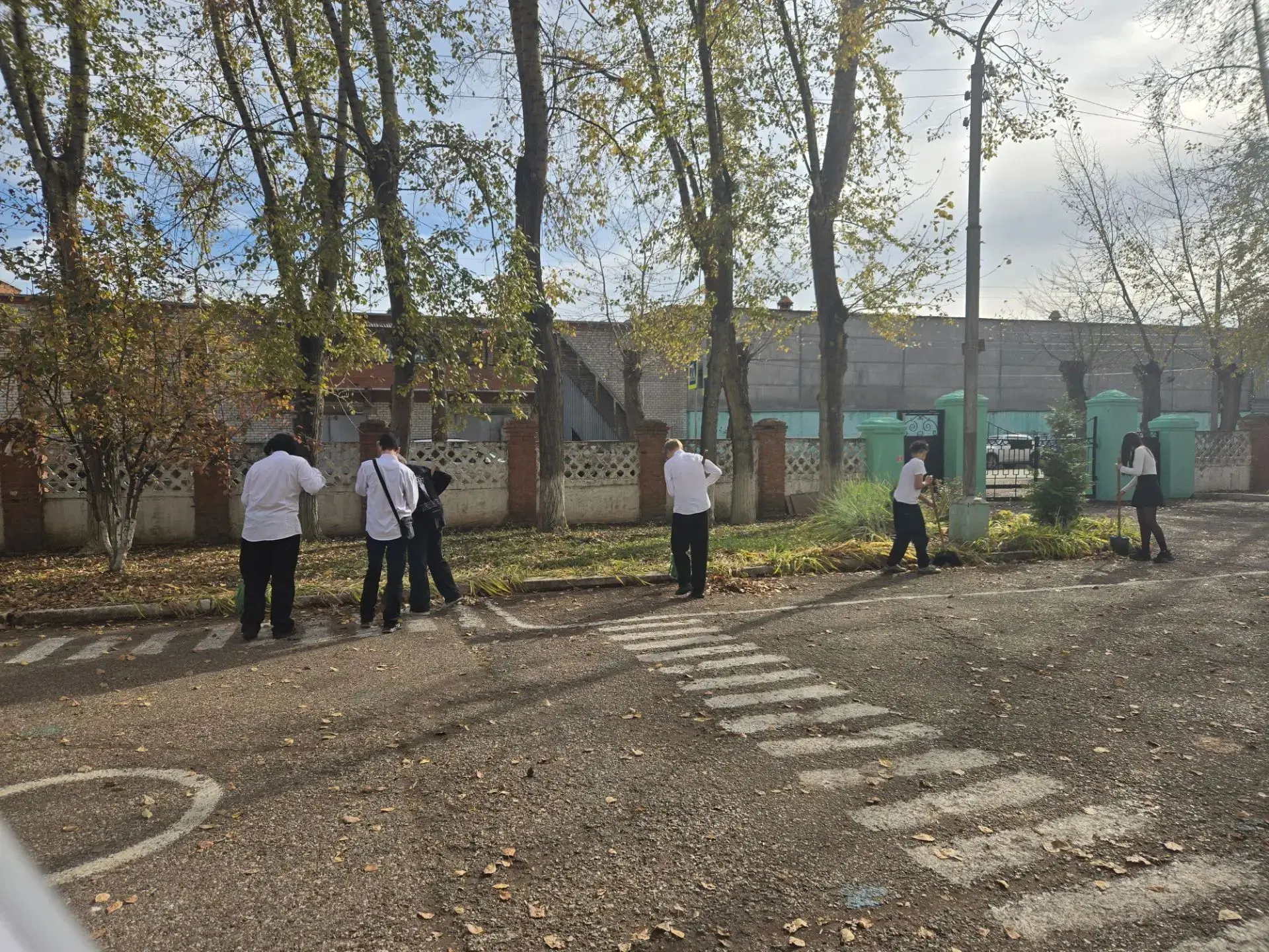 🍂 Чистая пятница в школе!